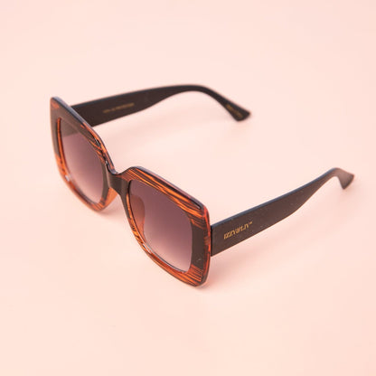 The Debbie Oversized Sunglasses w/Case - Izzy & Liv