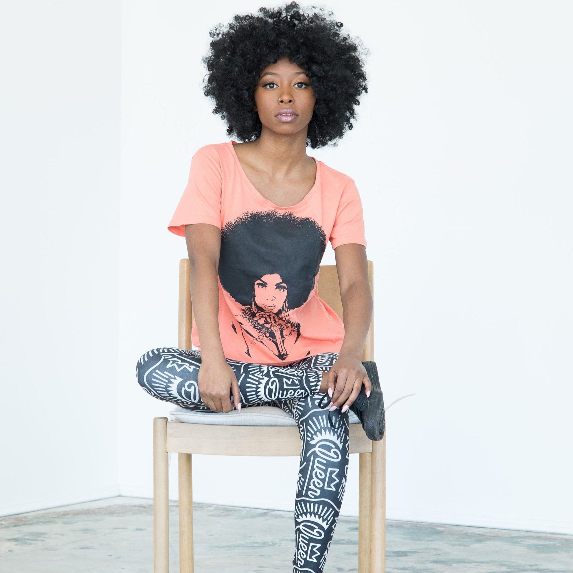 Super Fro Scoop Neck T-Shirt - Izzy & Liv