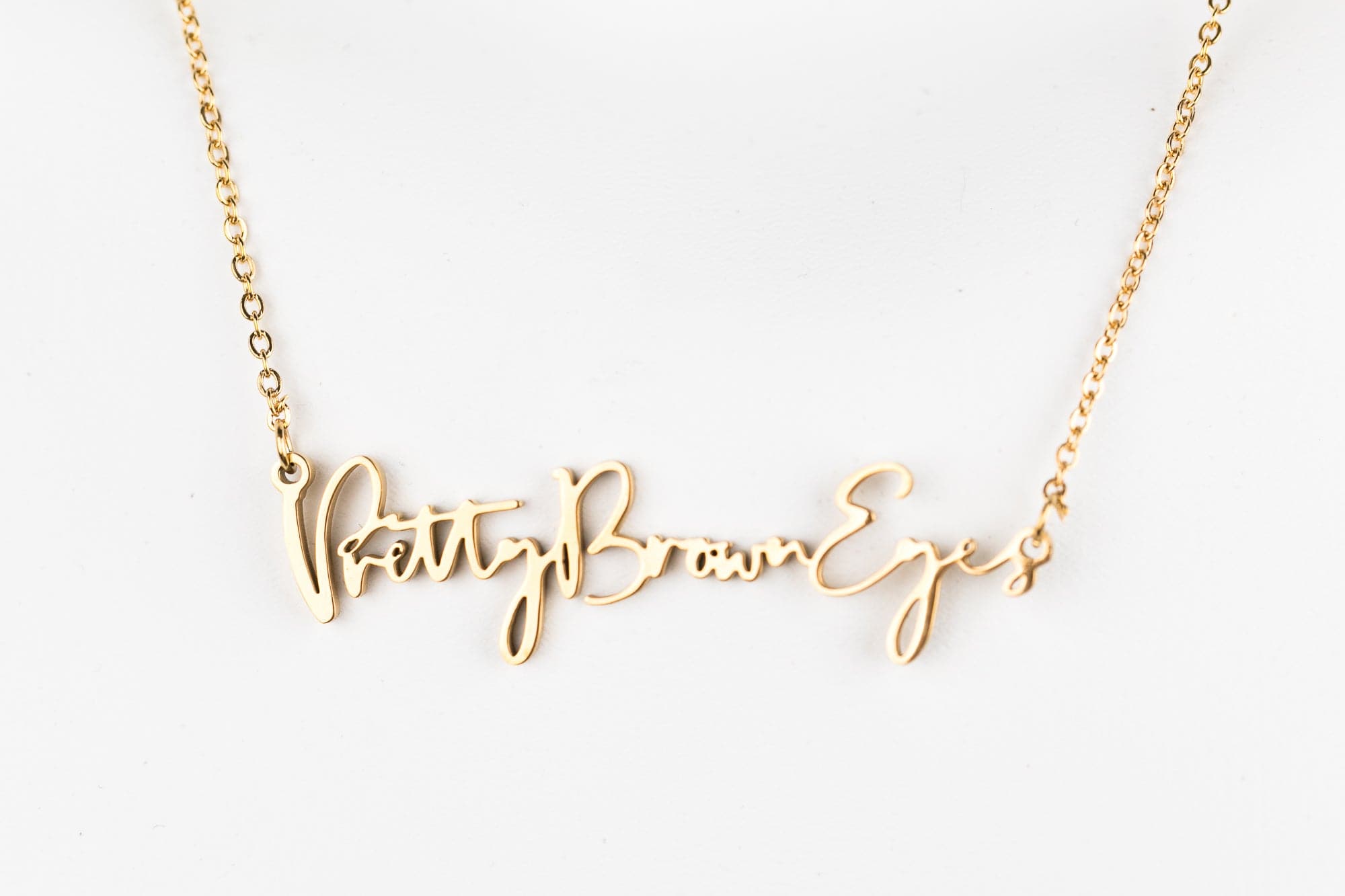 Pretty Brown Eyes Script Necklace (18k gold plated)